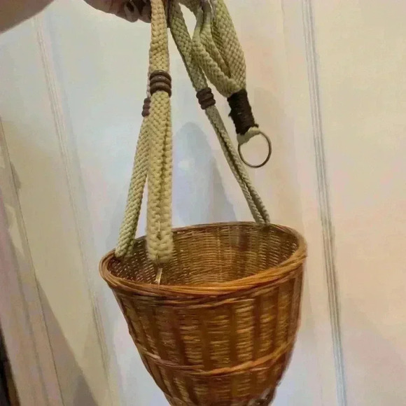 Vintage wicker plant hanging  basket - Picture 3 of 9